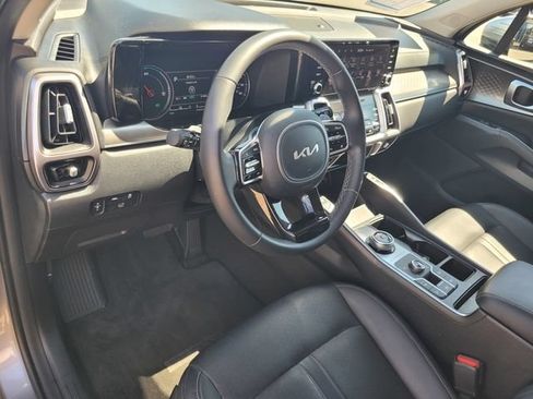 Used 2023 Kia Sorento EX AWD/4WD image 9