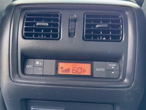Used 2020 Nissan Pathfinder SV AWD/4WD image 16
