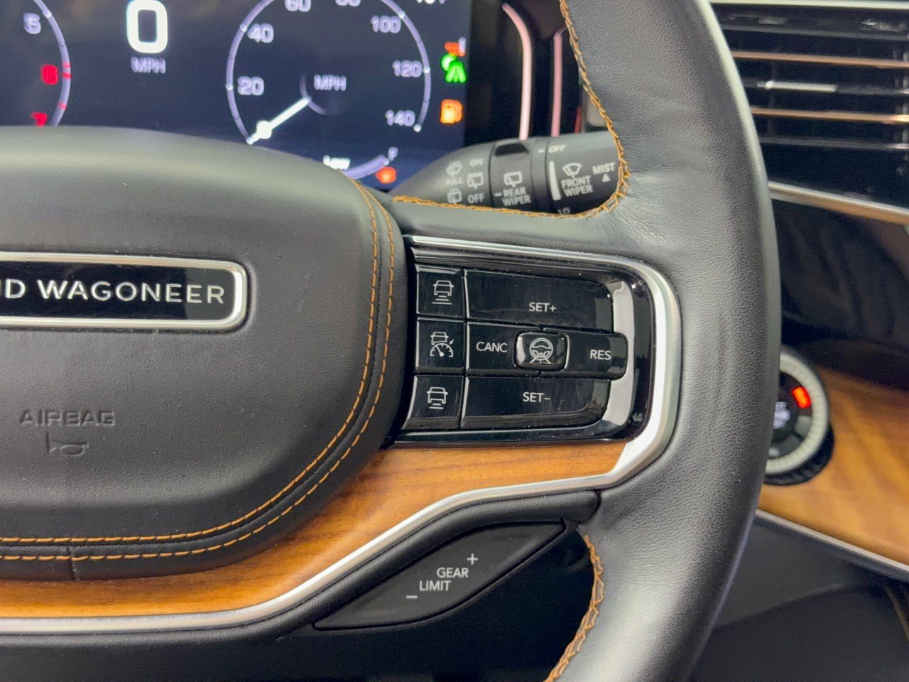 Used 2024 Jeep Grand Wagoneer L Series III AWD/4WD image 19
