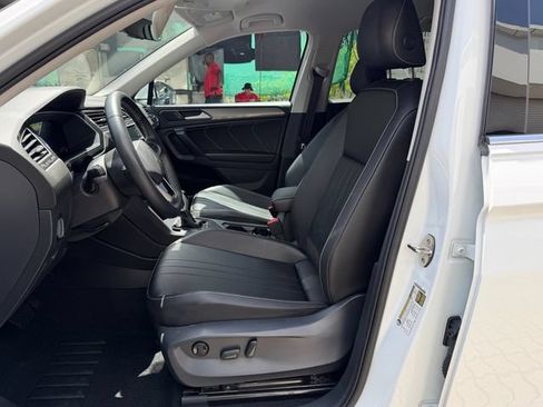 Certified 2024 Volkswagen Tiguan SE FWD image 12