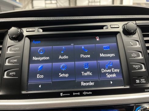 Used 2019 Toyota Highlander XLE AWD/4WD image 22