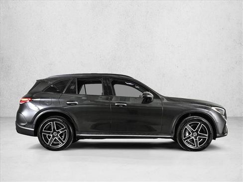 Used 2026 Mercedes-Benz GLC 300 4MATIC image 4