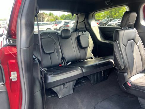 Used 2025 Chrysler Pacifica Select FWD image 52