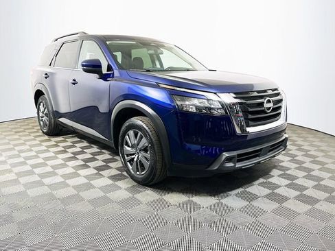 Used 2025 Nissan Pathfinder SV image 1