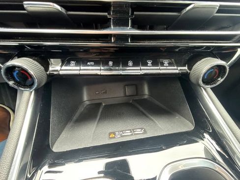 Used 2024 Chevrolet Traverse Z71 w/ LPO, Floor Liner Package AWD/4WD image 26