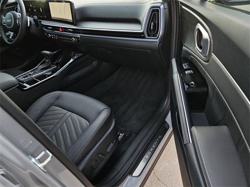 Certified 2025 Kia Sorento SX Prestige image 7