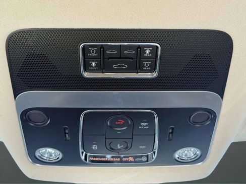 Used 2025 Bentley Flying Spur Speed image 45