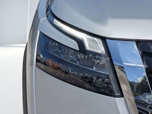 Used 2024 Nissan Pathfinder SV FWD image 9