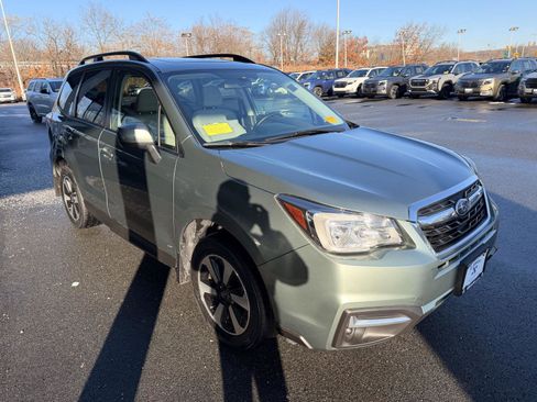 Used 2018 Subaru Forester 2.5i Premium w/ All-Weather Package image 7