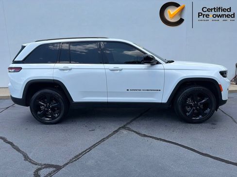 Certified 2023 Jeep Grand Cherokee Altitude AWD/4WD image 10