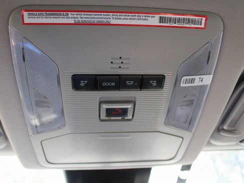 Used 2022 Toyota RAV4 XLE image 42