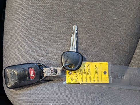 Used 2015 Hyundai Elantra SE image 29