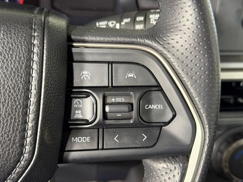 Used 2025 Toyota 4Runner SR5 AWD/4WD image 25