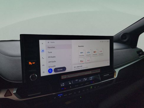 Used 2025 Toyota Sienna Limited image 17