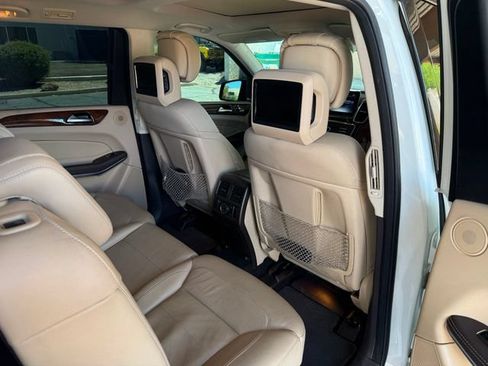 Used 2017 Mercedes-Benz GLS 550 4MATIC w/ Driver Assistance Package image 37