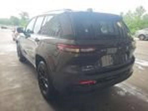 Used 2024 Jeep Grand Cherokee Altitude AWD/4WD image 10