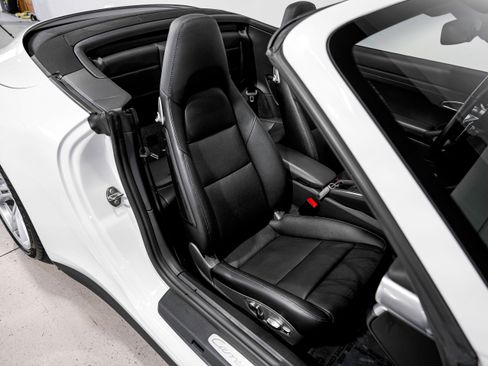 Used 2017 Porsche 911 Carrera 4S image 27