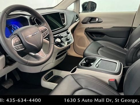 Used 2024 Chrysler Pacifica Limited FWD image 15