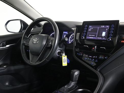 Used 2024 Toyota Camry SE image 30