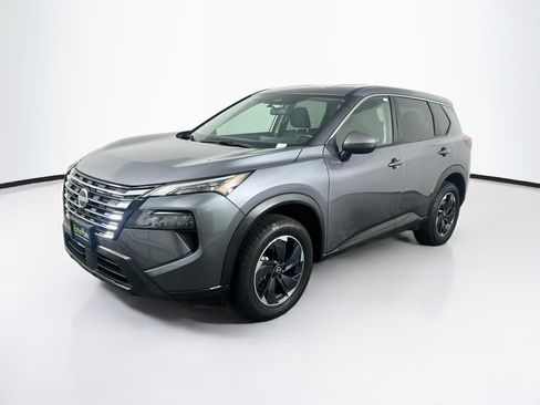 Used 2025 Nissan Rogue SV AWD/4WD image 3