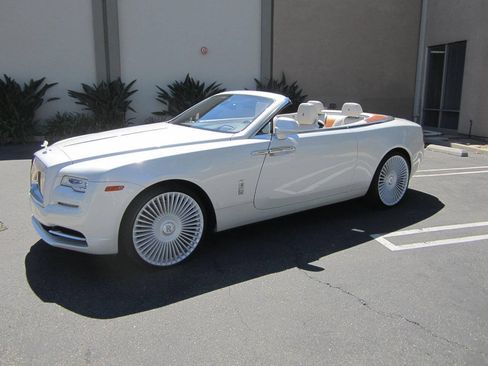 Used 2016 Rolls-Royce Dawn RWD image 24