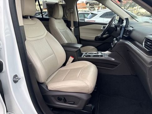 Certified 2023 Ford Explorer Platinum w/ Technology Package image 32