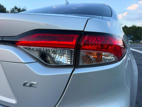 Used 2020 Toyota Corolla LE FWD image 11
