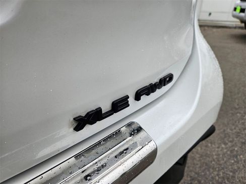 Used 2022 Toyota Highlander XLE image 10