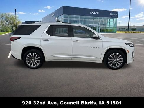 Used 2023 Chevrolet Traverse Premier AWD/4WD image 2