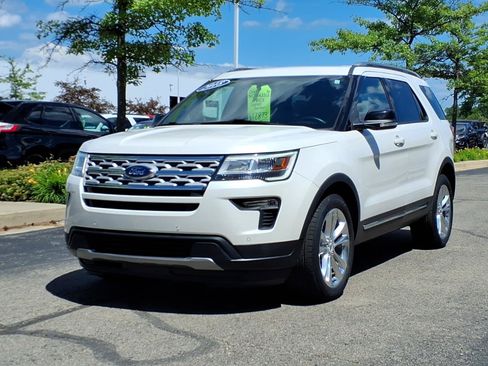 Used 2018 Ford Explorer XLT w/ Equipment Group 202A AWD/4WD image 3