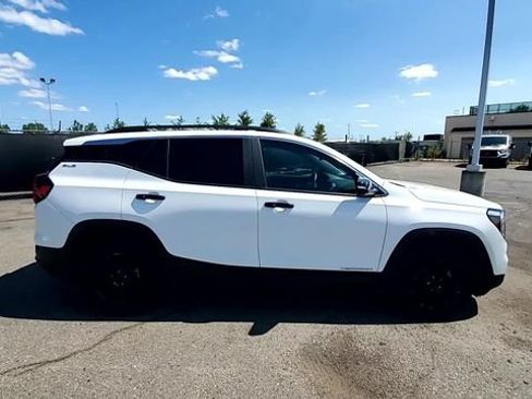Certified 2024 GMC Terrain SLE w/ Driver Convenience Package FWD image 9