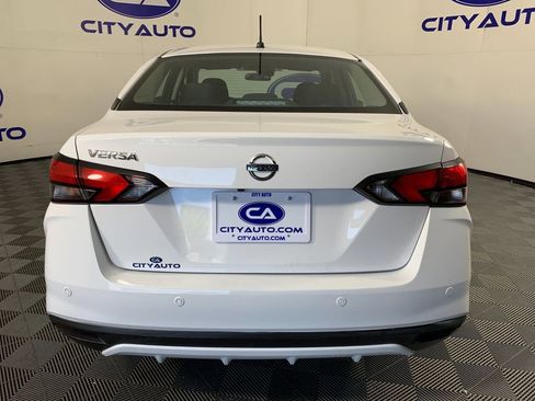 Used 2021 Nissan Versa S FWD image 4