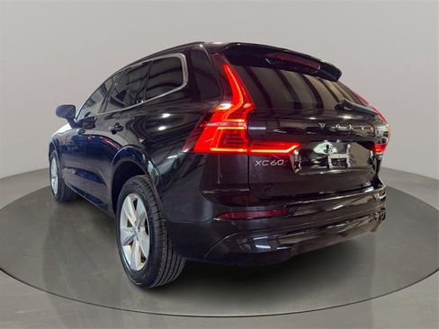Used 2022 Volvo XC60 B5 Momentum image 5