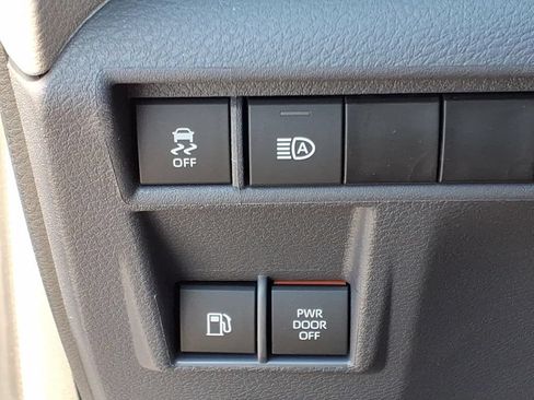 Used 2024 Toyota Sienna LE FWD image 19
