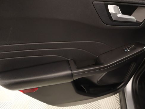 Used 2021 Ford Escape SE image 15