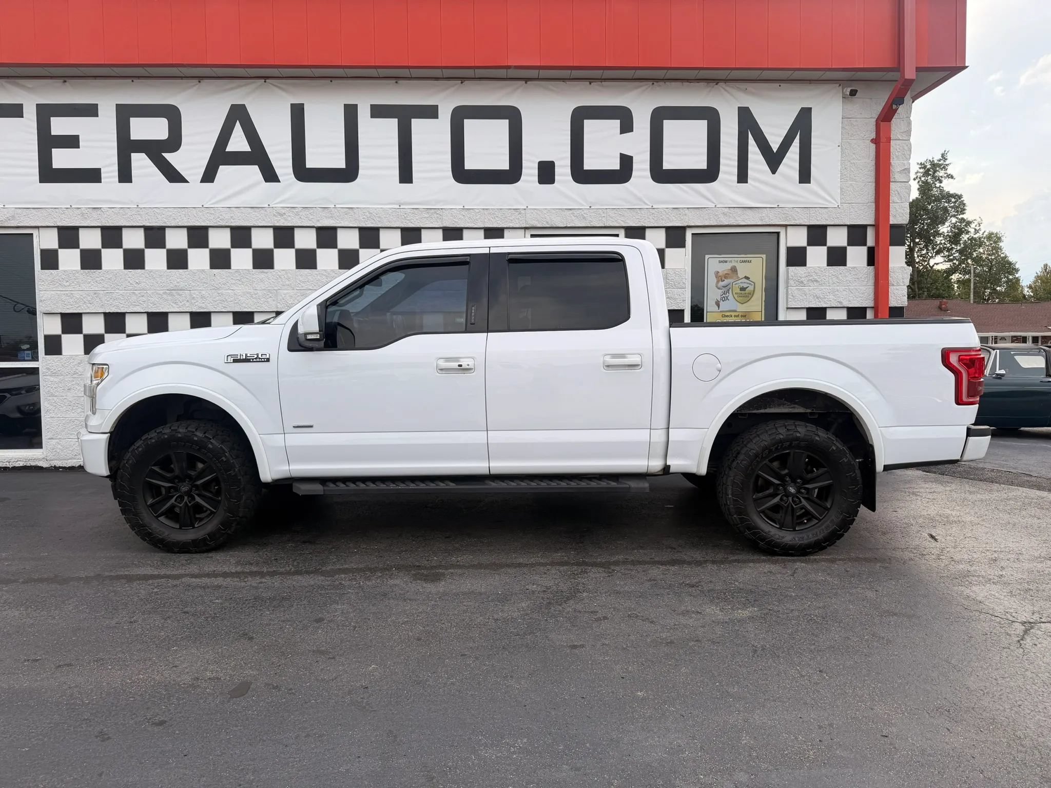 Used 2015 Ford F150 Lariat RWD image 2