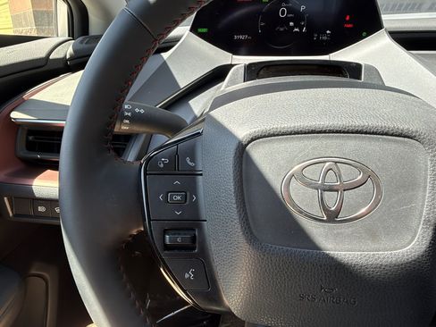 Used 2025 Toyota Prius Plug-In Hybrid FWD image 25