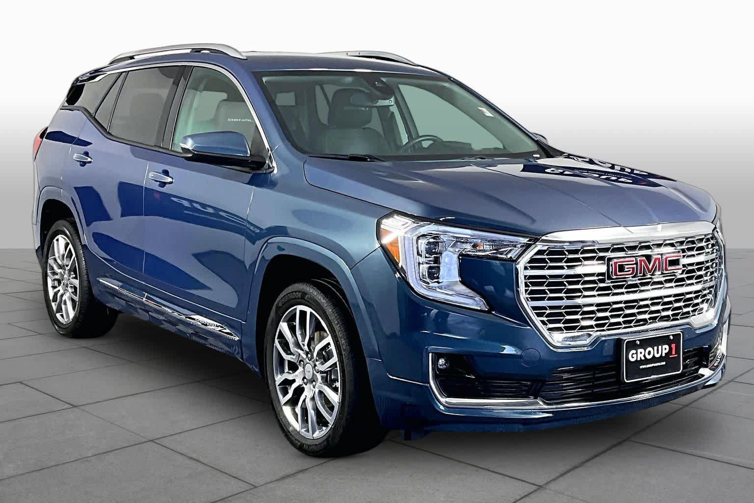 Used 2024 GMC Terrain Denali AWD/4WD image 3