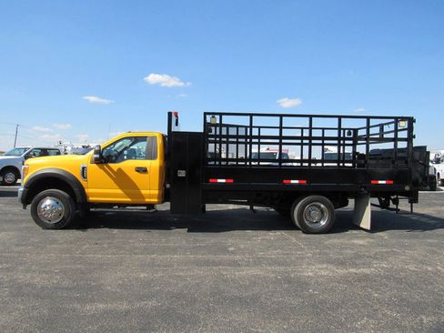 Used 2017 Ford F550 2WD Regular Cab Super Duty image 2