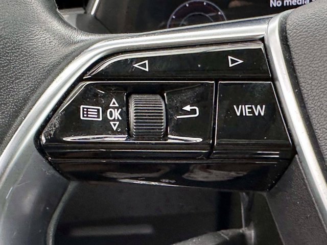 Used 2021 Audi e-tron Premium AWD/4WD image 31
