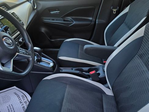 Used 2020 Nissan Versa SV FWD image 4