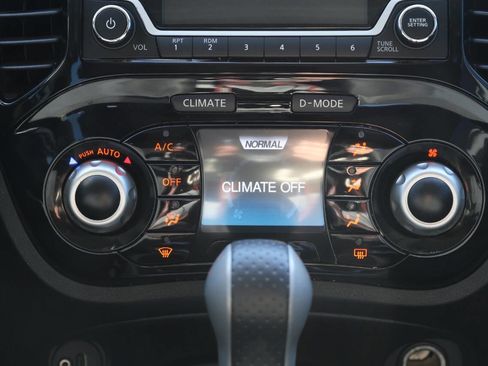 Used 2017 Nissan Juke SV image 21