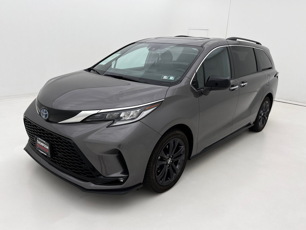 Used 2022 Toyota Sienna XSE w/ XSE Plus Package FWD image 4