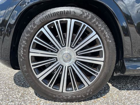 Used 2023 Mercedes-Benz Maybach GLS 600 4MATIC image 45