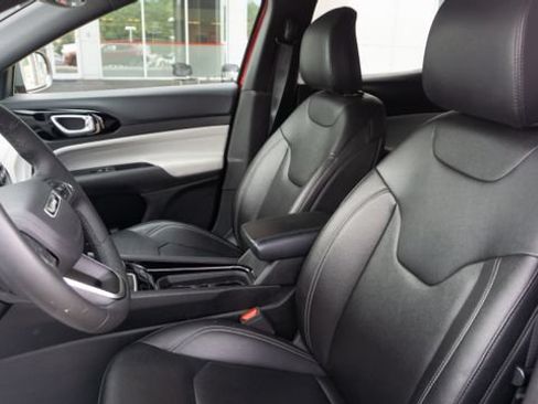 Used 2025 Jeep Compass Limited AWD/4WD image 16