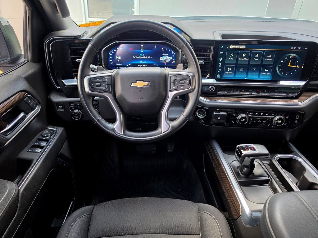 Used 2025 Chevrolet Silverado 1500 LT AWD/4WD image 19