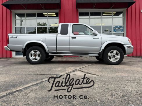 Used 2000 Nissan Frontier XE AWD/4WD image 1