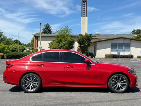 Used 2022 BMW 330i Sedan w/ Premium Package 2 RWD image 7
