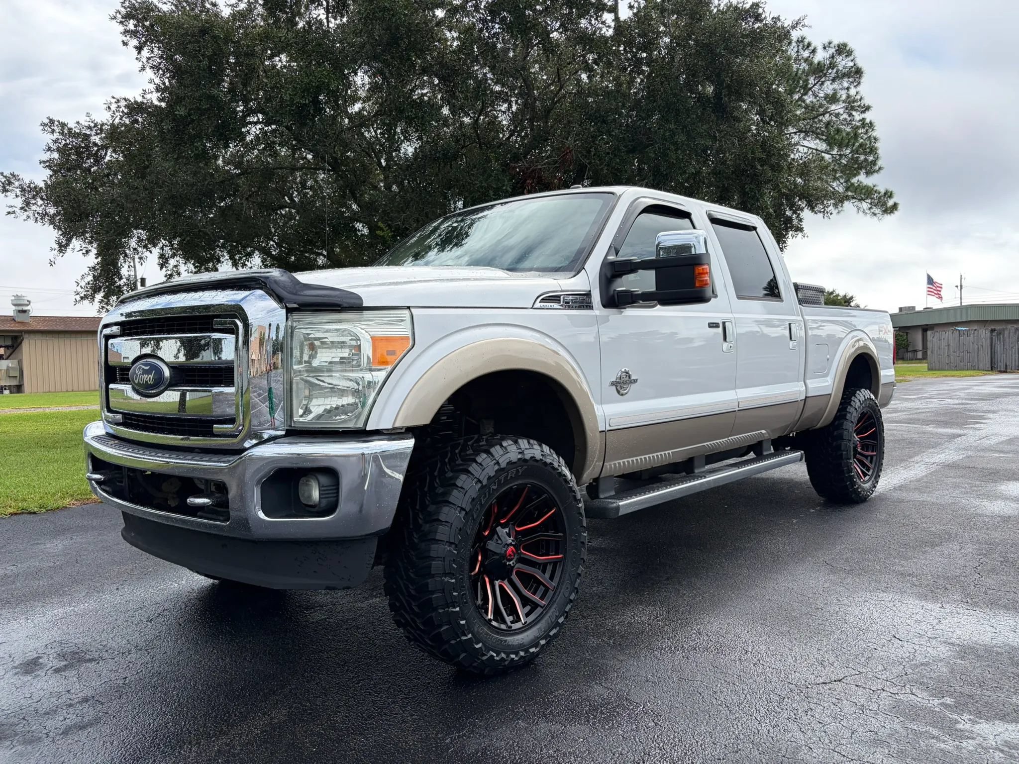 Used 2011 Ford F250 Lariat w/ Lariat Ultimate Pkg AWD/4WD image 2