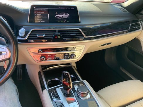 Used 2022 BMW 740i w/ M Sport Package RWD image 35